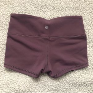 Lululemon boogie shorts size 4 purple fog / black